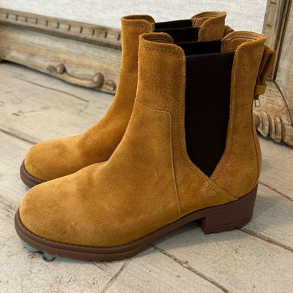 Cole Haan Suede Chelsea Boots
Women’s 7B Brand New
Mustard Yellow
